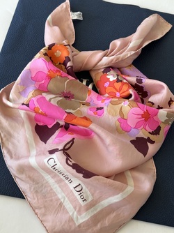 Dior Silkeskjerf