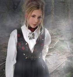 Maxemilia festdrakt