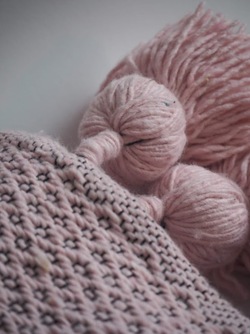 Pom pom teppe