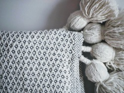 Pom pom teppe