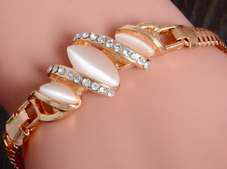Armbånd - hvit sten og rhinestone krystaller